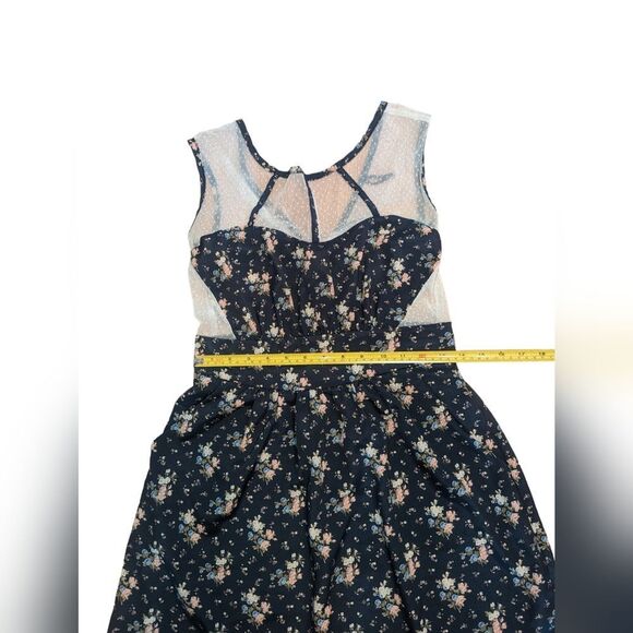 🛍️ BLUE & LACE FLORAL DRESS - Picture 2 of 4